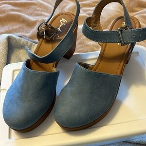Stylish Blue Leather Sandals